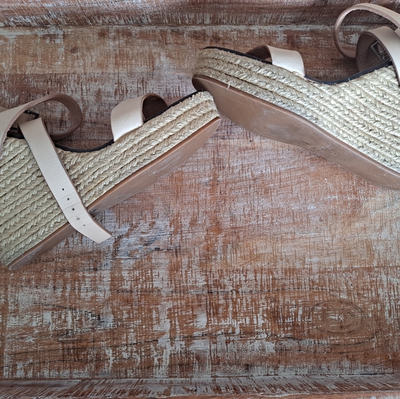 Sandals - Picture 2 of 7